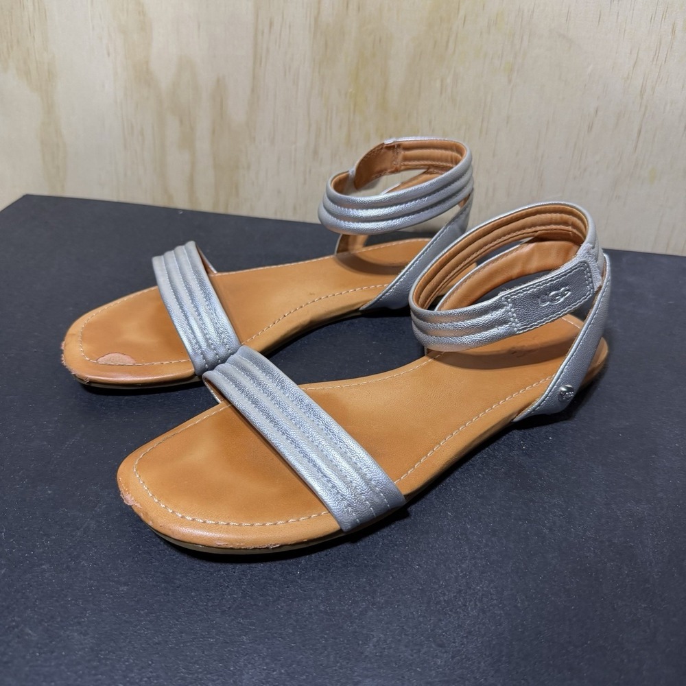 UGG Women's Ethena silver leather‎ flat ankle strap sandals Size 8